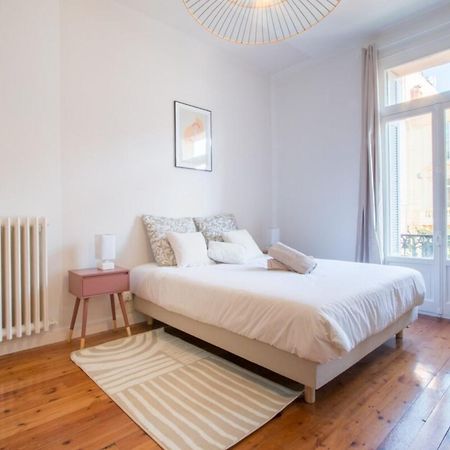 Spacious 2-Bedroom In The Centre Of Menton Buitenkant foto