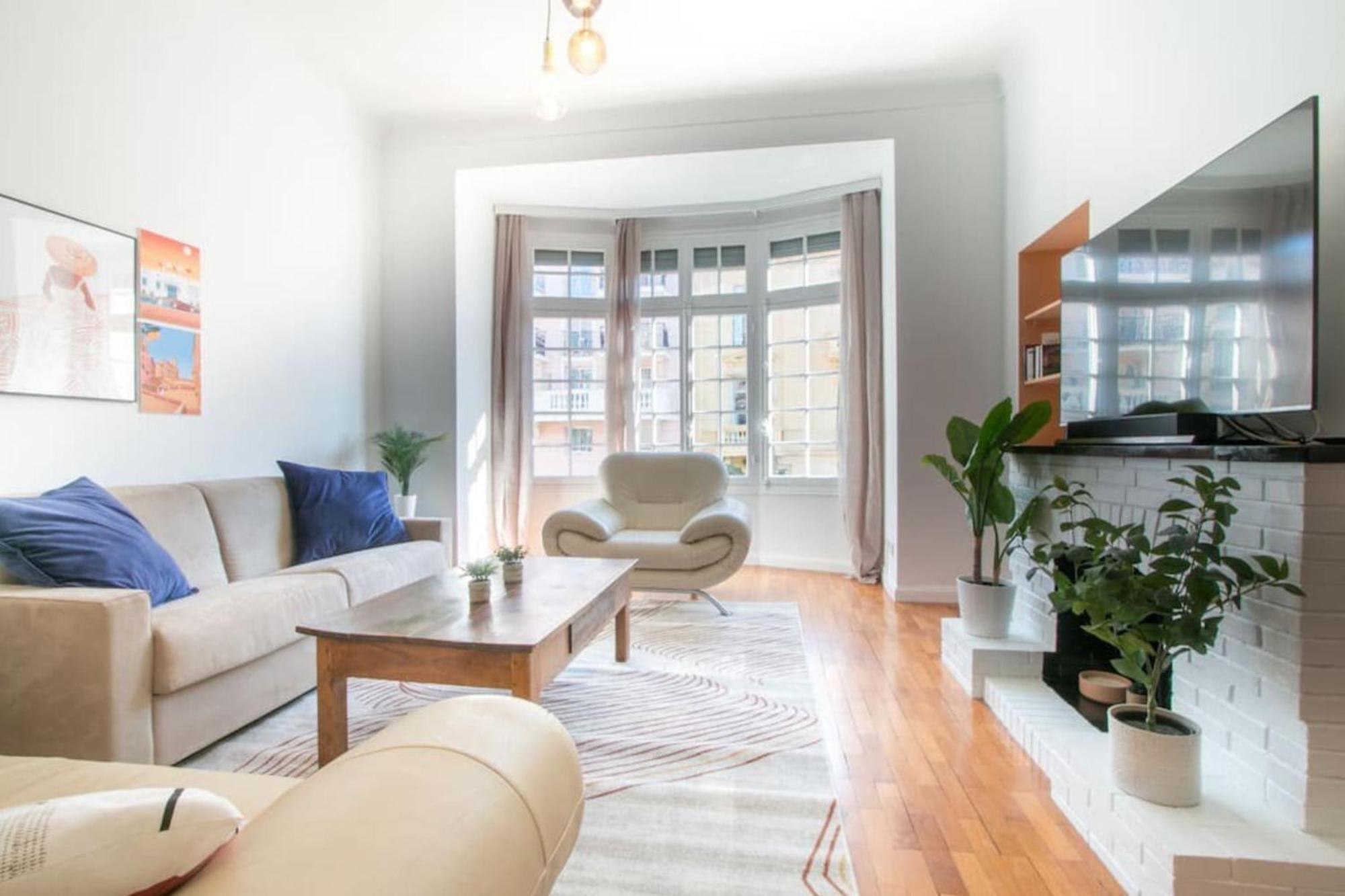Spacious 2-Bedroom In The Centre Of Menton Buitenkant foto