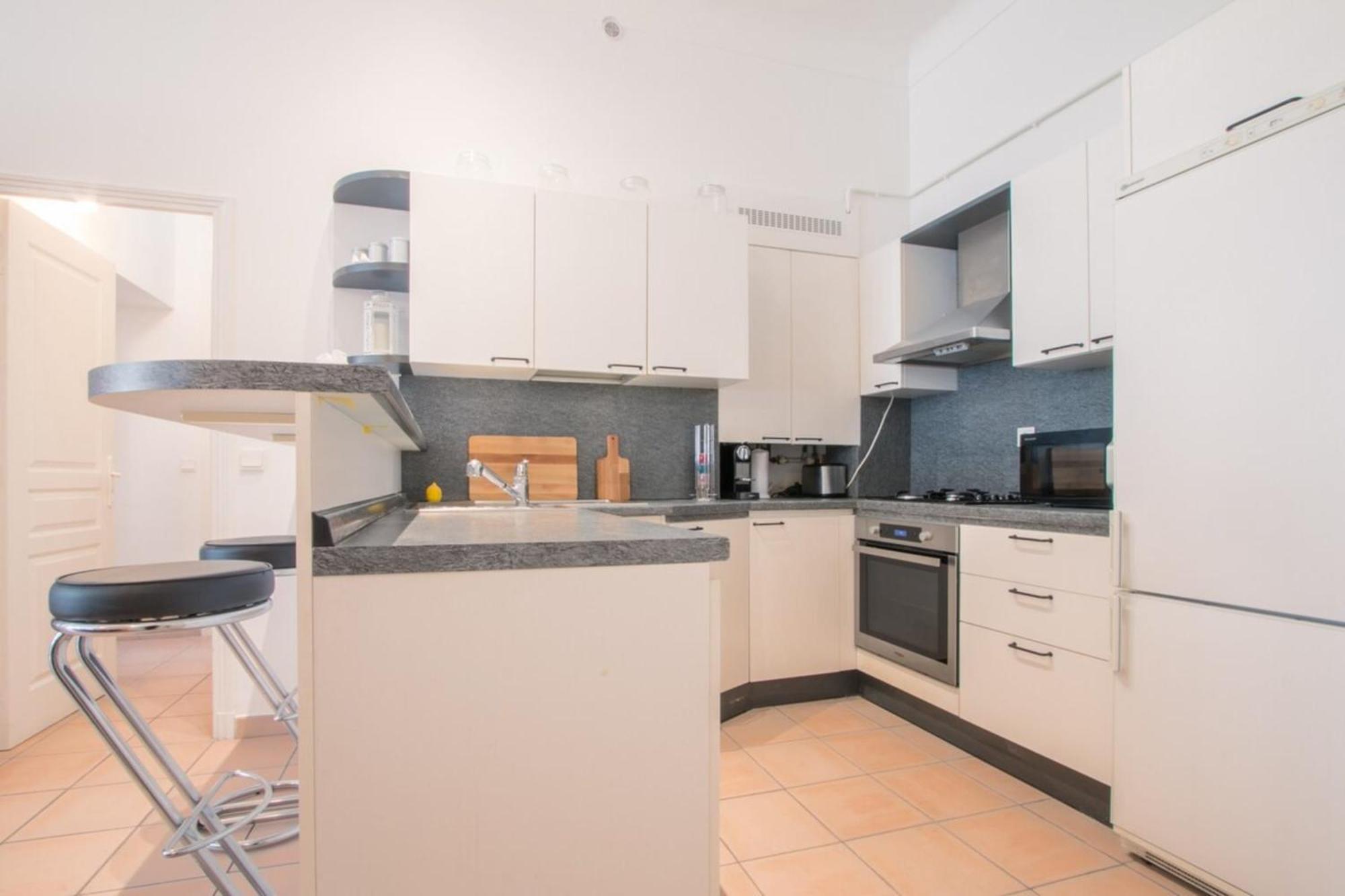 Spacious 2-Bedroom In The Centre Of Menton Buitenkant foto