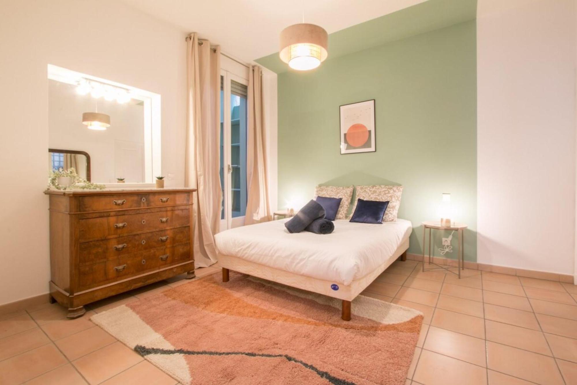 Spacious 2-Bedroom In The Centre Of Menton Buitenkant foto