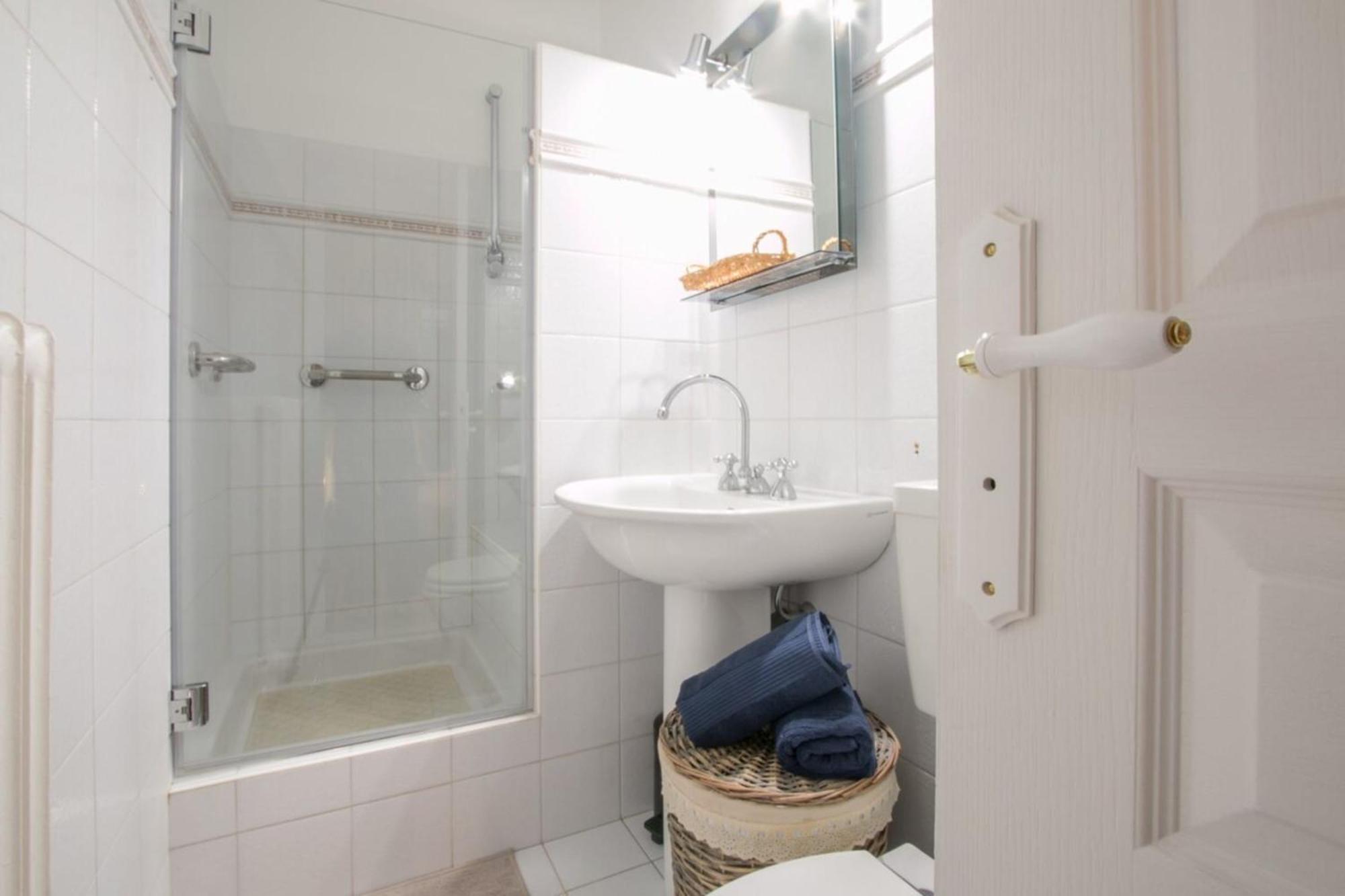 Spacious 2-Bedroom In The Centre Of Menton Buitenkant foto